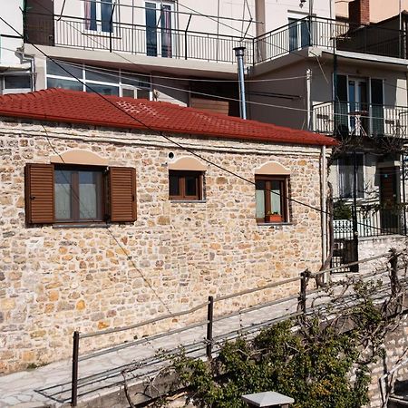 Το Πέτρινο Της Γιαγιάς Μαρίκας Apartman Karpeníszi Kültér fotó