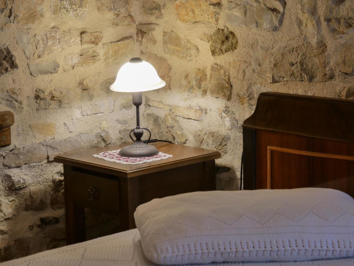 Το Πέτρινο Της Γιαγιάς Μαρίκας Apartman Karpeníszi Kültér fotó