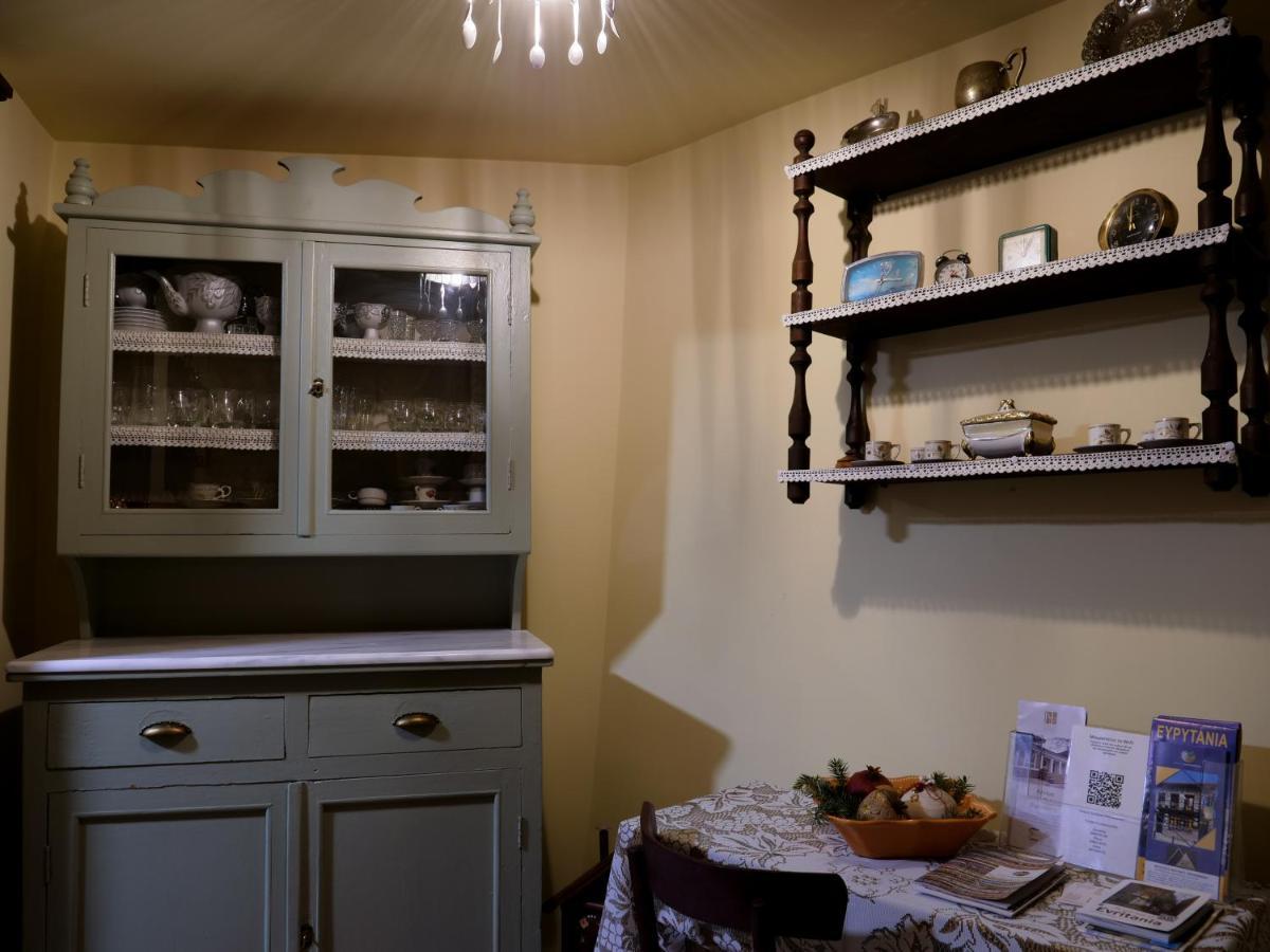 Το Πέτρινο Της Γιαγιάς Μαρίκας Apartman Karpeníszi Kültér fotó