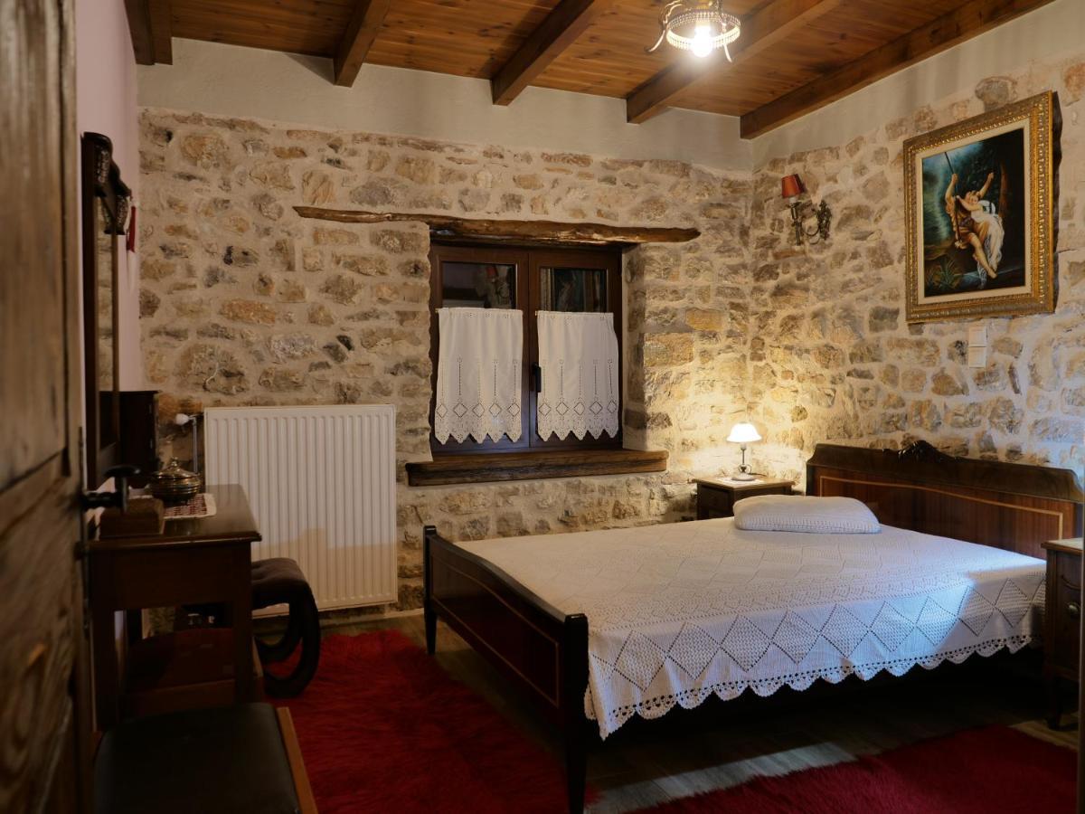 Το Πέτρινο Της Γιαγιάς Μαρίκας Apartman Karpeníszi Kültér fotó