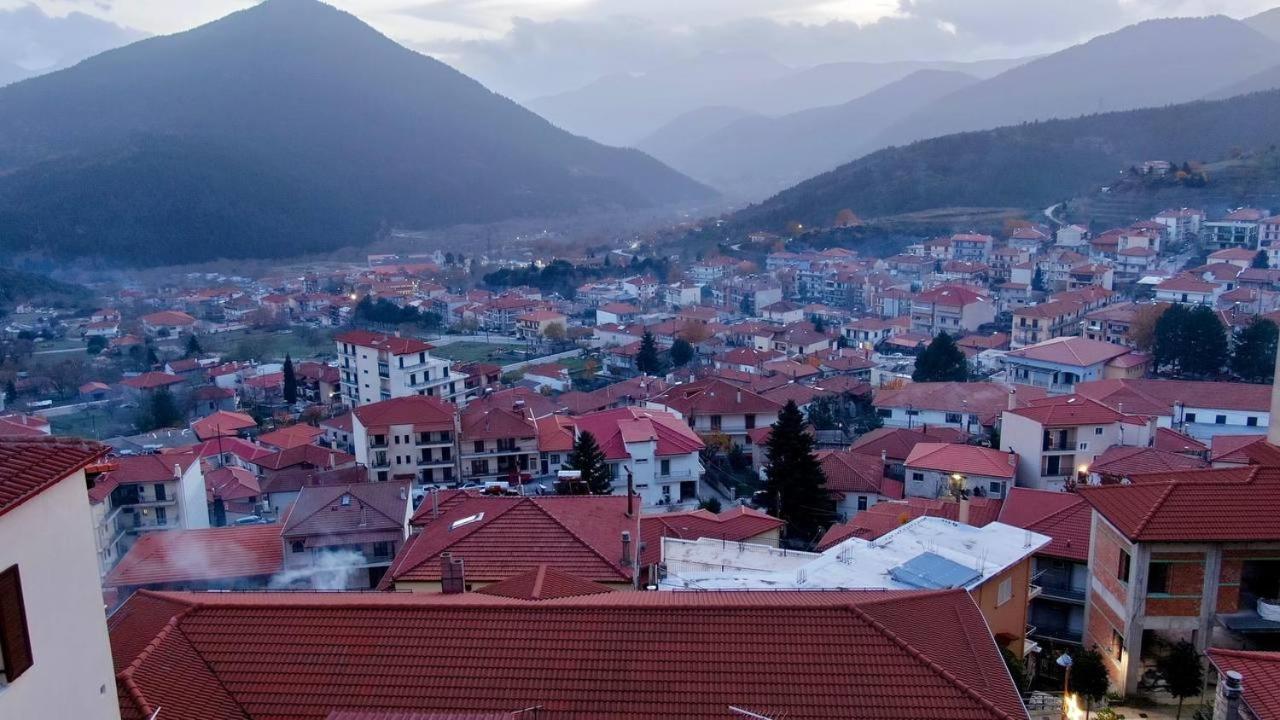Το Πέτρινο Της Γιαγιάς Μαρίκας Apartman Karpeníszi Kültér fotó
