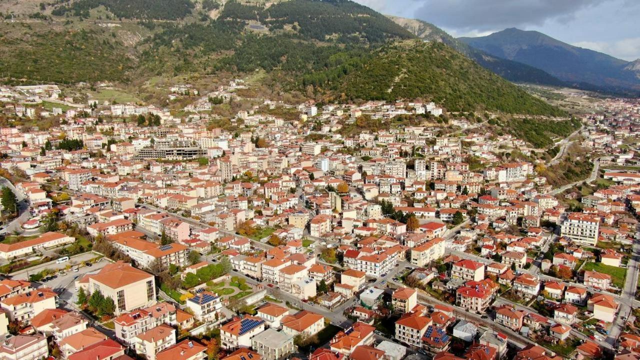 Το Πέτρινο Της Γιαγιάς Μαρίκας Apartman Karpeníszi Kültér fotó